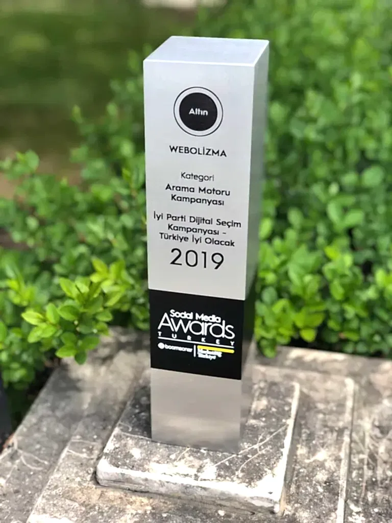 Social Media Awards ve Altın Ödül